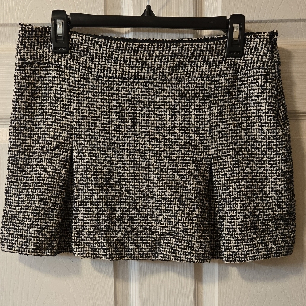 Chic Black and White Tweed Skirt